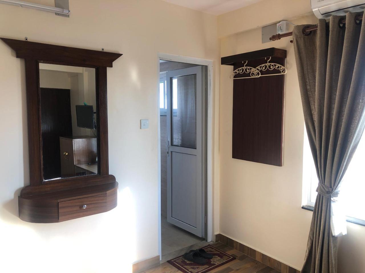 Hotel Guru Покхара Екстер'єр фото