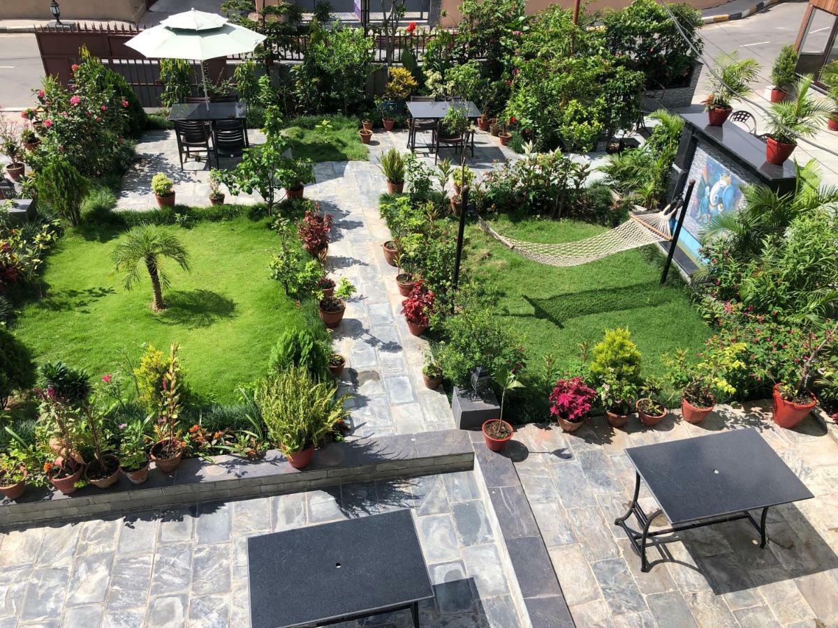 Hotel Guru Покхара Екстер'єр фото